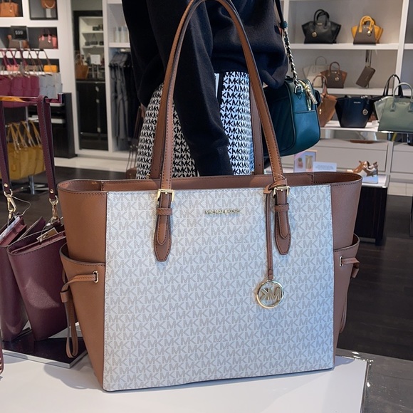 Michael Kors Gilly Travel Large Drawstring Tote - Picture 7 of 16